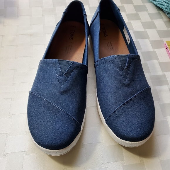 Toms Shoes - ❤ New Toms canvas dark blue 9.5